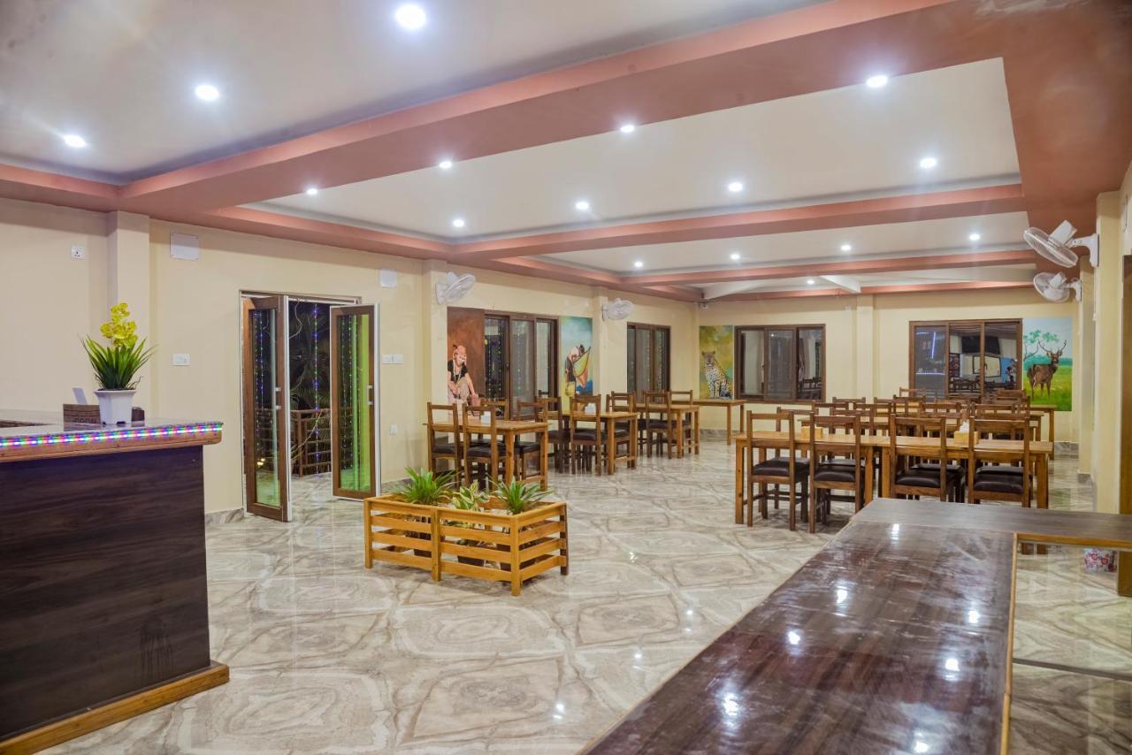 Hotel Greenland Safari Sauraha Exterior foto